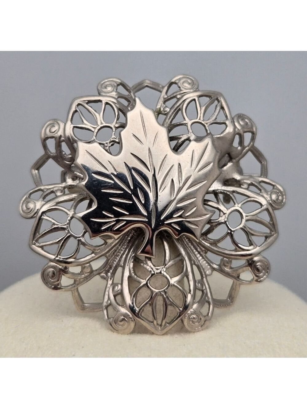 Maple Leaf Brooch 🍁Canada Pride🍁  Vintage Style Silver Tone Pin